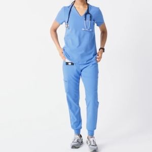 Figs Set Catarina One-Pocket Scrub Top / Zamora Jogger Scrub Pants